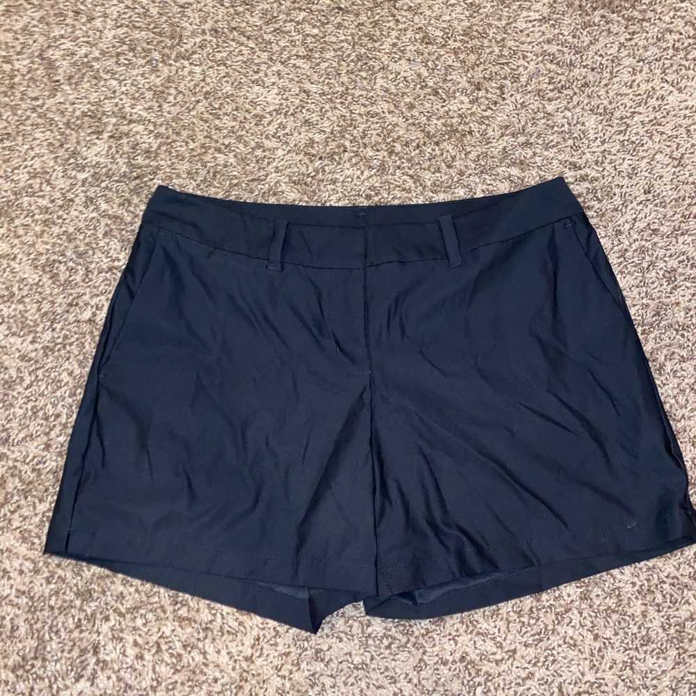Used Nike women’s golf shorts size 6